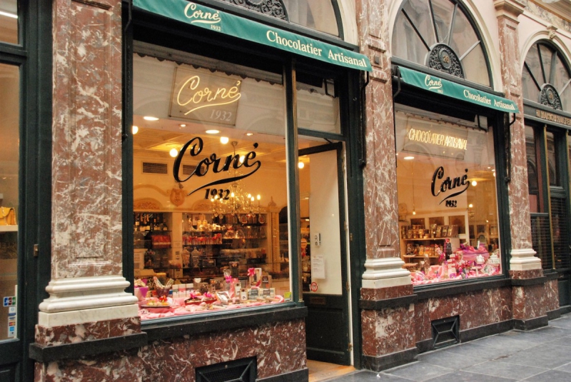 vitrine-LE PRADET-min_chocolate_chocolaterie_shop_luxury_chic_gallery_brussels_belgium-558146