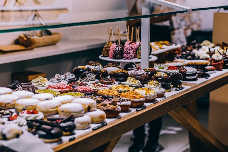 vitrine-LE PRADET-min_shop_dessert_pastry_bakery_counter-184398